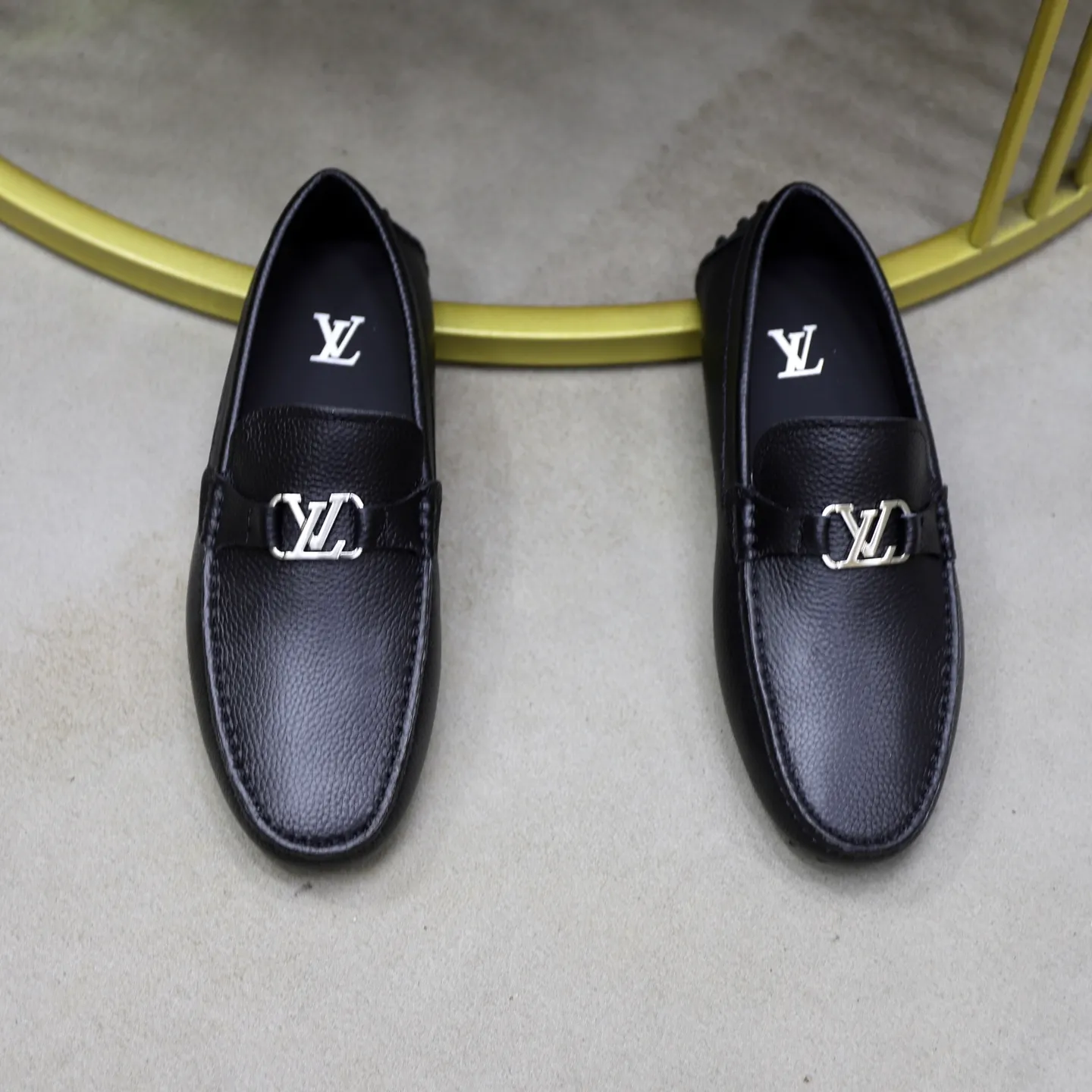 Ex-factory price: 480💰【LV】Louis Vuitton ⚠️High-end men’s driving and pedal series ⚠️38-44 (customized for 45) ⚠️All original cowhide leather! Thick and soft! Made entirely of calfskin lining! The latest non-slip beanie sole! Three-dimensional package technology! Fashionable and classic! Handicrafts! Original high quality! Feel free to compare!